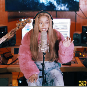 Kiss On My Body (Live)