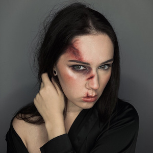 Абьюзер, женский рот