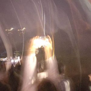 在白色的房间里