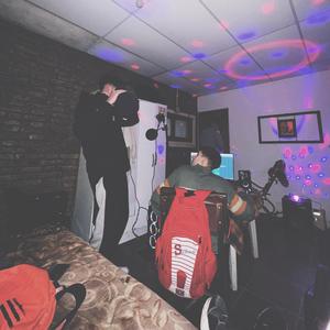 MAS QUE AMIGOS (feat. DAANi)