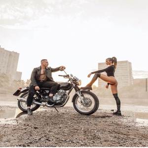 Зла група править світом