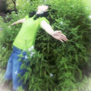 Tour Between Bed and Wall