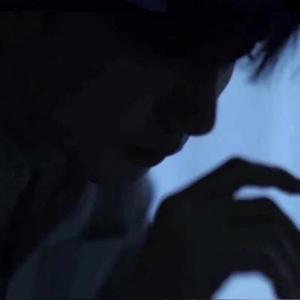 我活在影子里连光都是别人的