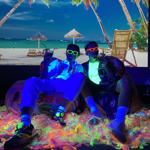 Тусоваться