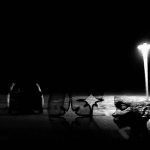 她的脸红得像罂粟田