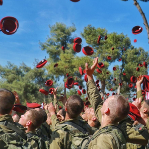 כל הזמן צנחן
