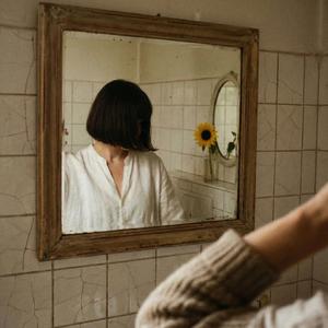 Aynalarda Dik Dururum