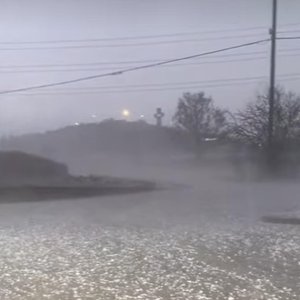 天降冰雹的声音