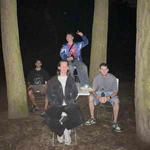 Hellwach (feat. Adelina)