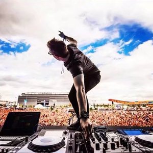 djahsa007-【纯电音】旋律非一般 ，千万别错过（djahsa007 Remix）