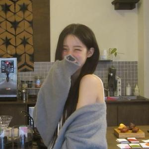 푸른 언덕위에 홀로 서서
