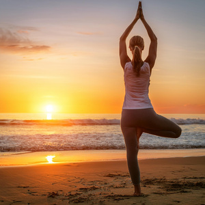Fluirs Armoniosos De La Sesión De Yoga