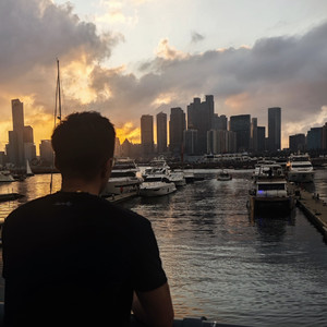 有了你，我的黑夜才敢奢求星辰