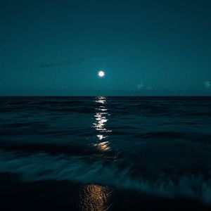 只 剩 下 黯 淡 的 幾 個 畫 面