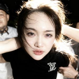 为他疯狂（2025最深情女人）