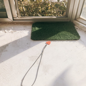 你是封闭车厢里的一个闷屁