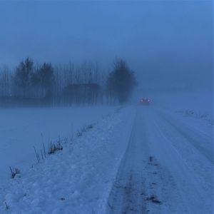 遠 方 除 了 遙 遠 一 無 所 有