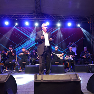 Kaşlarını Eğdirirsin