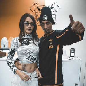 La Voz del Pueblo (feat. La Farmakos)