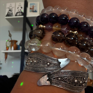 Overlude THEY LOVE US