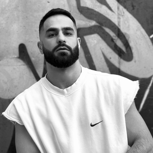 За моими плечами