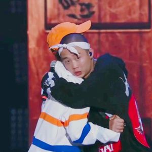 比去年又大一岁所以更加绽放光芒