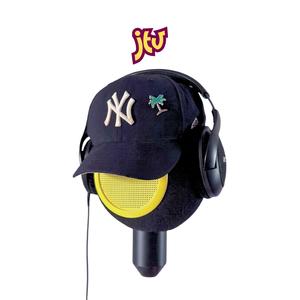 No Go Touch (feat. MANTY)