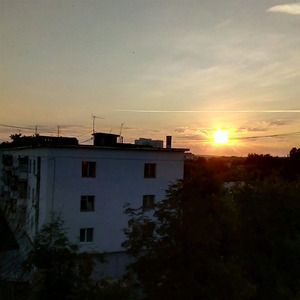 Она скучает