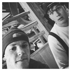Niet Alleen (feat. Singa)