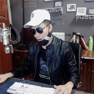 草根阿伟（徒步）