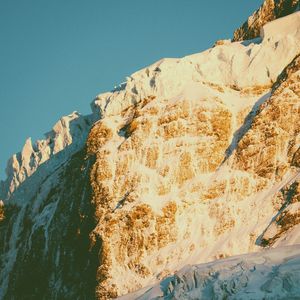 柔和的面部按摩时刻