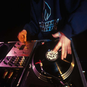 DJ.Eivin一文 - 开场【Mc Bee、Irm?os Madeira】Pli nou winé(DJ.Eivin一文 Remix).mp3