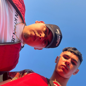 Mezi náma (feat. Martas Boss)