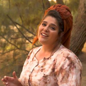 תבוא עם פרחים