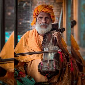 অসময়ে ডাক দিয়া দেখ কেউ তো তোমার নয়