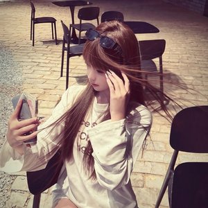世界催我长大，你教我变回小孩