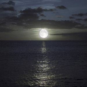 Luna y mar