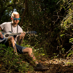 Barbwire (feat. Marvay)