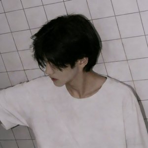 快乐是旧伤口开出新宇宙