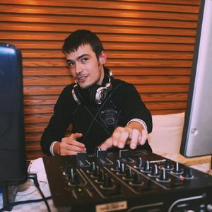 Rrushi kuq (Dy lule mbas mali) [feat. Agron Shijaku]