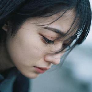 风吹过眼里的愁