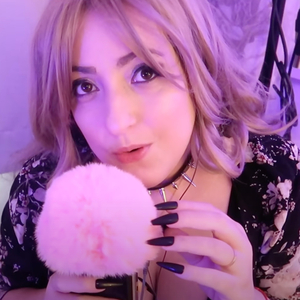 Des Rayures Douces Au Micro Avec De Doux Baisers