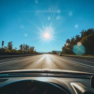 夕焼けの高速道路を走る