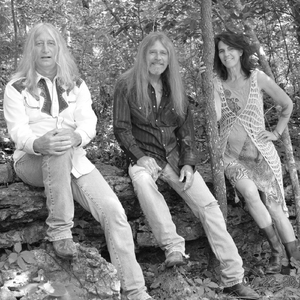 You Look Good to Me (feat. Moffett Leone Sandora)