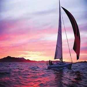 在机场等船的人