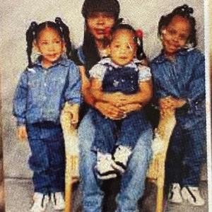 To the Left (feat. Rayda Savage & NicNac Da Nina!)