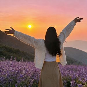 自己的伞胜过任何人的屋檐