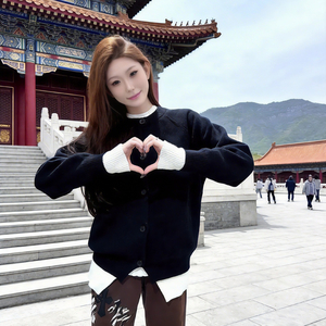 夜幕下的咖啡馆