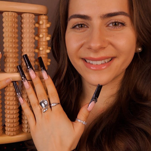 Nachzeichnen mit langen Fingernägeln