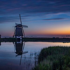 Falling in a dream（坠入梦境）